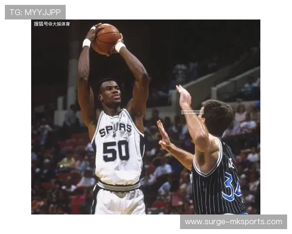 罗宾逊内线铁闸闪耀赛场，防守端展现统治力