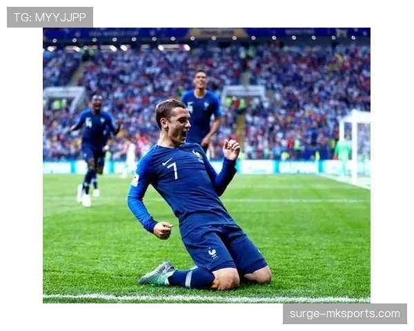 格列兹曼借与齐达内等传奇交流汲取经验,助力个人职业新高 格列兹曼借与齐达内等传奇交流汲取经验,助力个人职业新高