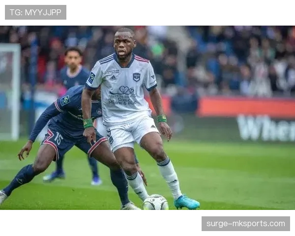 奥纳纳纵向带球能力解析:推进型后腰的战术价值