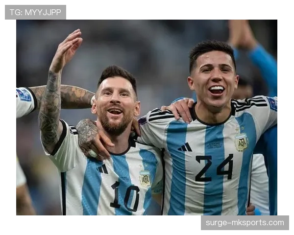 恩佐这生活跟球场反差也太大了，衣柜堆满名牌倒是，一出门像演偶像剧男主一样